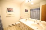 Full Upstairs Bathroom in Sunnyside Condo at Waterville Valley